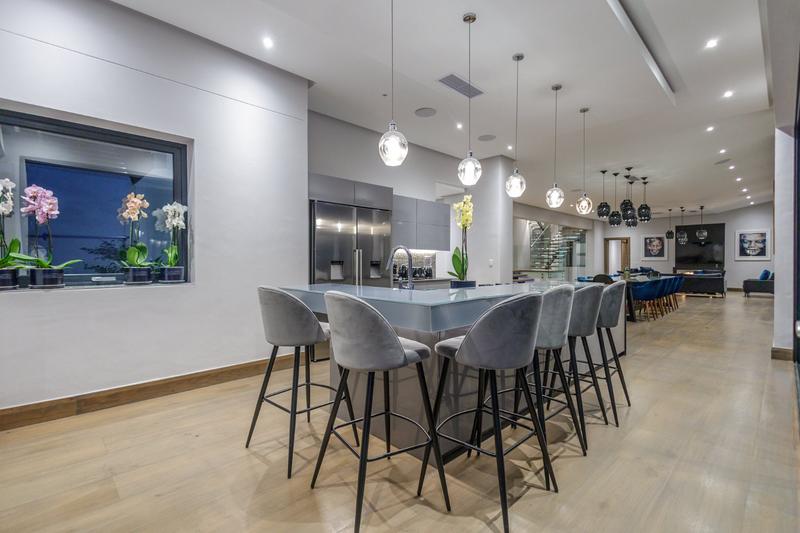 To Let 7 Bedroom Property for Rent in Zwaanswyk Western Cape